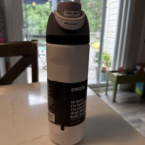 Owala FreeSip Stainless Steel Water Bottle / 24oz / Color: Sleek